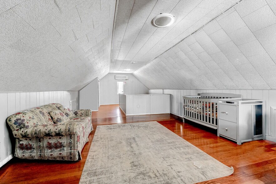 Building Photo - 715 N George Mason Dr