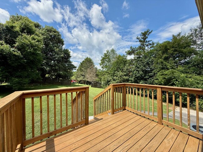 Building Photo - 2884 Blue Ridge Dr