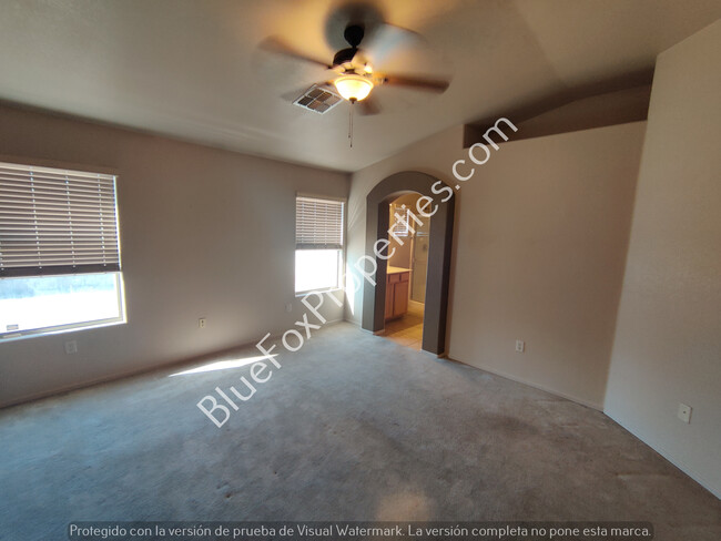 Building Photo - 2 Bedroom Townhome in Central Location