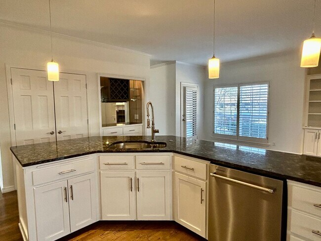 Building Photo - Stunning 4 bedroom, 3 bath home with a pool in beautiful Cedar Ridge!