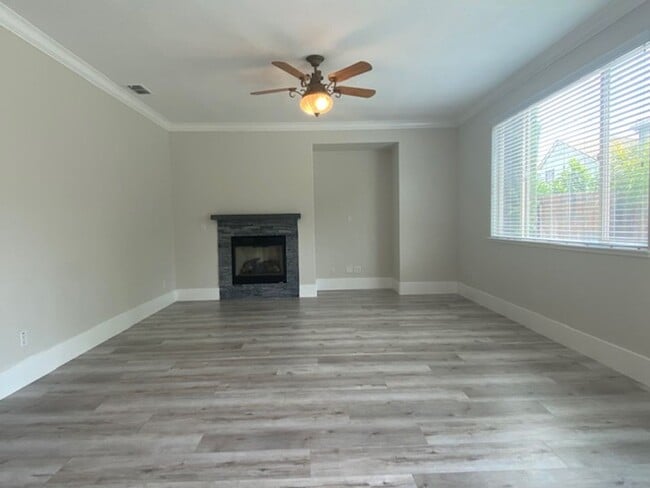 Building Photo - Immaculate home in W. Roseville!