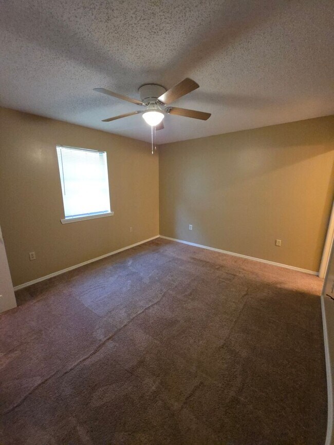 Building Photo - 30 Hammco Cir