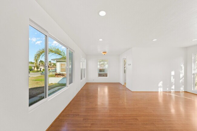 Building Photo - "Charming 2-Bedroom Retreat on Douglas Ave...