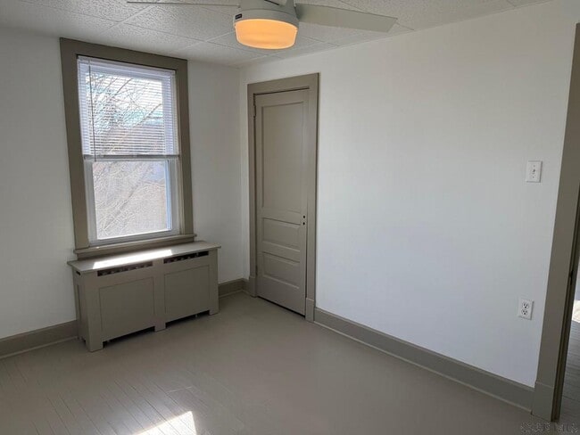 Building Photo - 1727 Scalp Ave