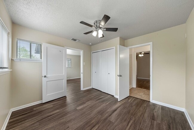 Building Photo - 310 Sumner Dr