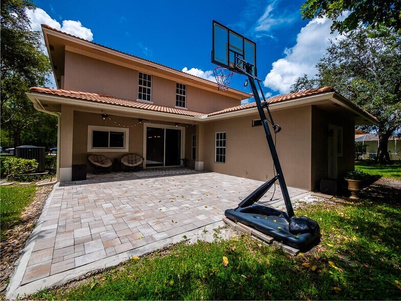Building Photo - 6673 Eagle Ridge Dr