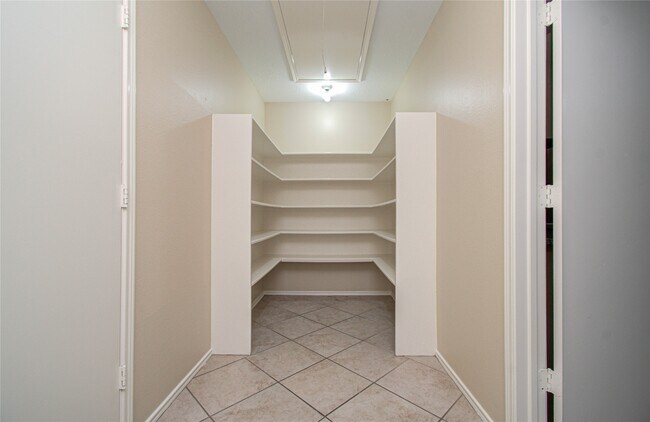 Building Photo - 16835 Carbridge Dr