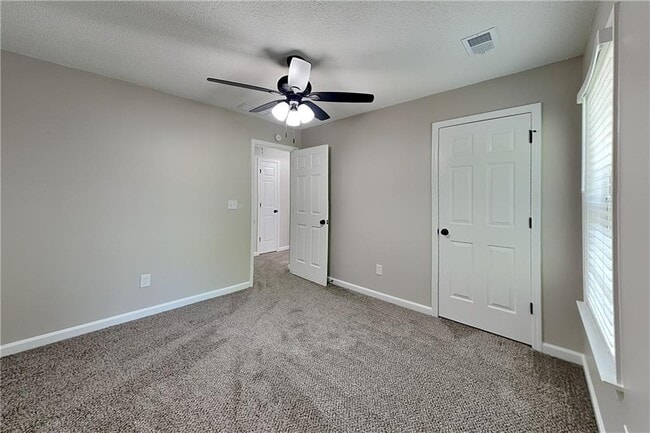 Building Photo - 2215 Traywick Chase