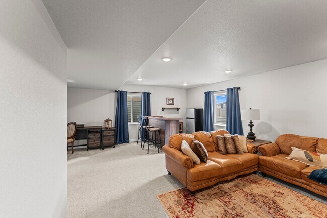 Building Photo - 5204 Roundhouse Dr