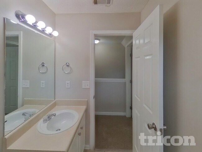 Building Photo - 123 Galway Ln