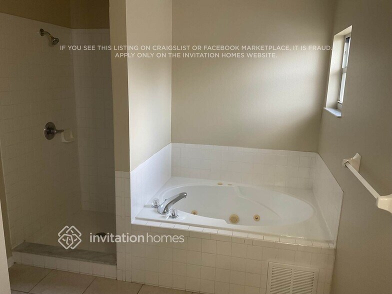 Building Photo - 913 W Lake Cannon Dr NW