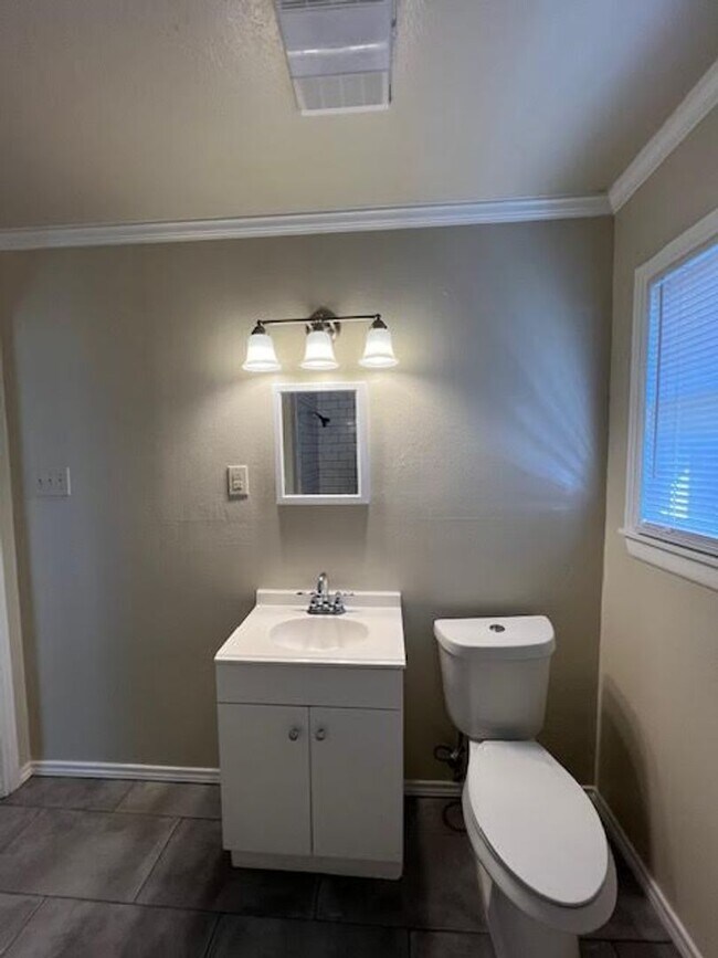 Building Photo - 1105 Fisher St