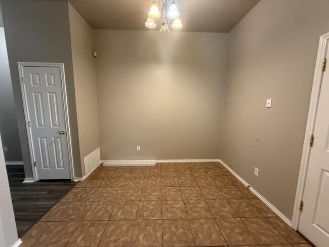 Building Photo - 4205 Cambridge Dr