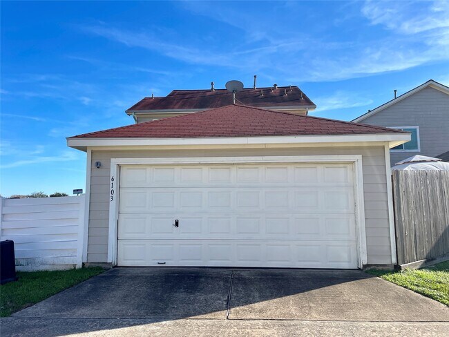 Building Photo - 6103 Settlers Square Ln