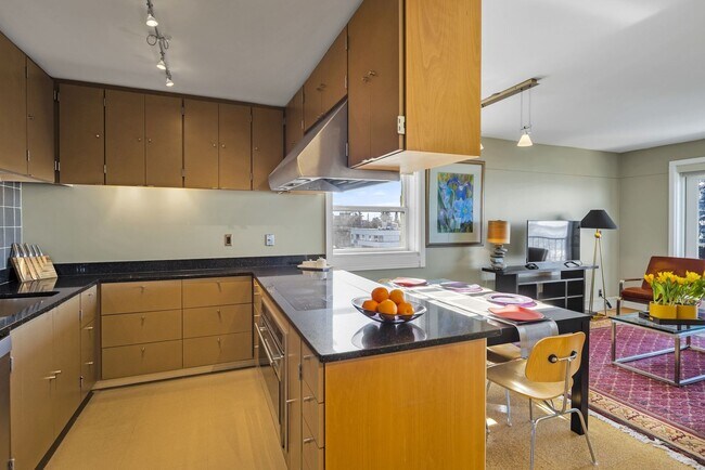 Building Photo - Downtown Anchorage Two Bedroom Two Bath wi...