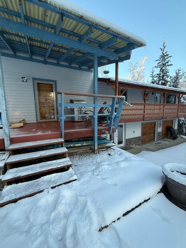 Building Photo - Spacious 3-Bedroom, 2-Bath Home, 2 Car Garage, Just Outside of Town – Pets Welcome!