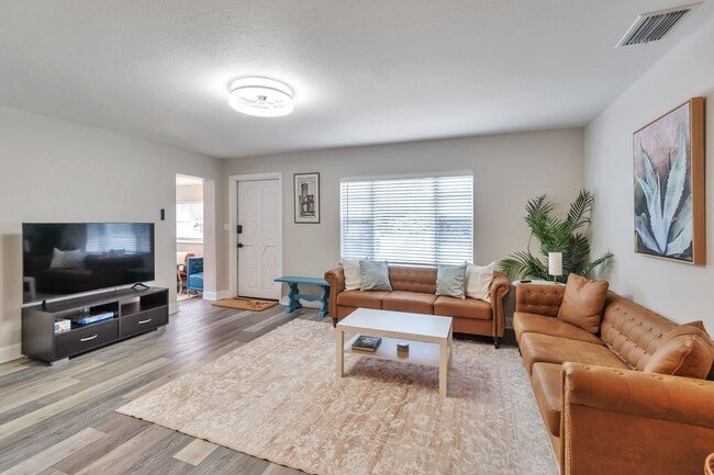 Building Photo - 3202 E Jean St