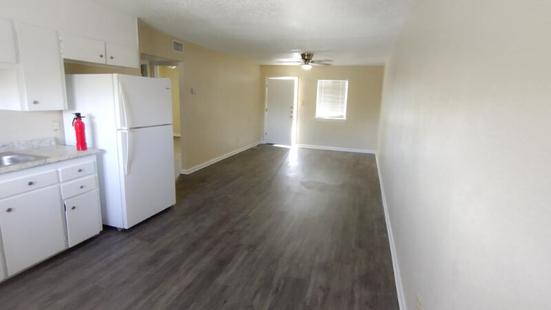 Building Photo - 905 N Main St