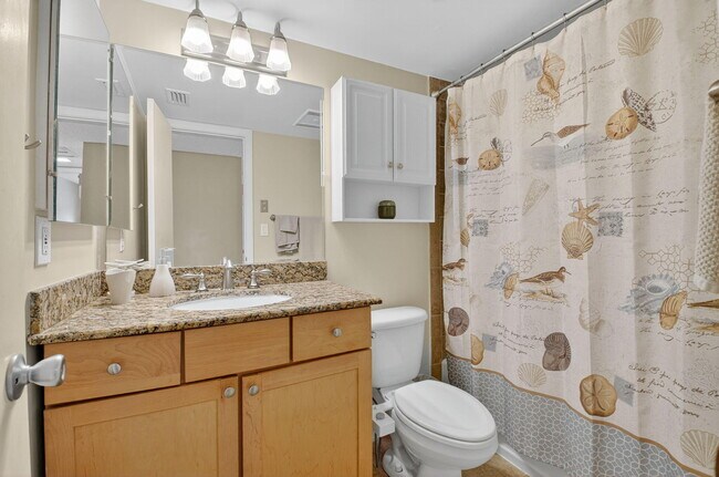 Building Photo - 451 Greensward Ln