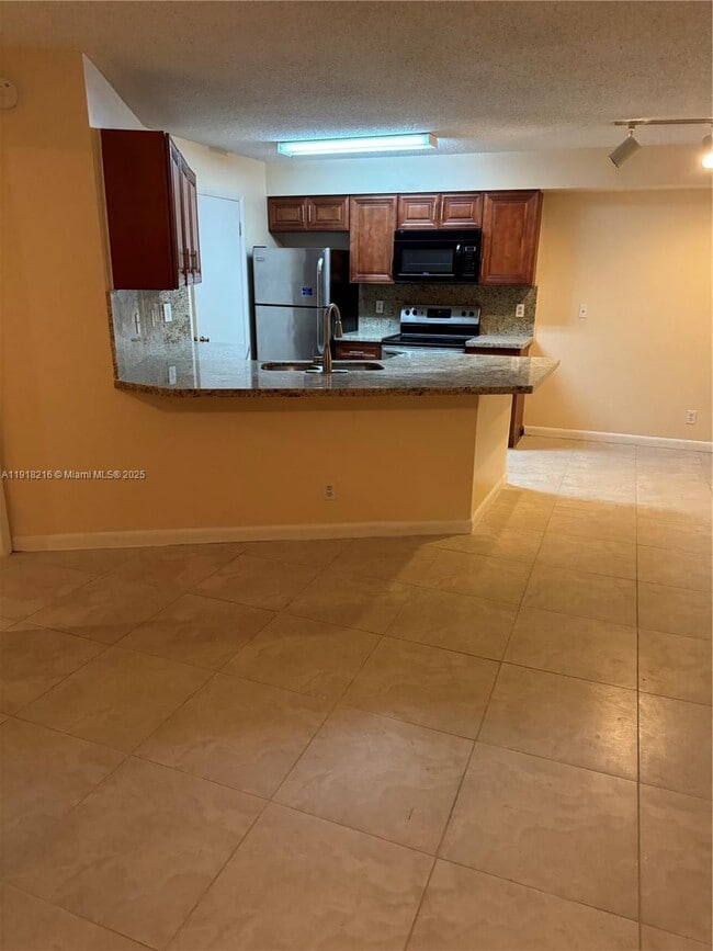 Building Photo - 9999 Summerbreeze Dr