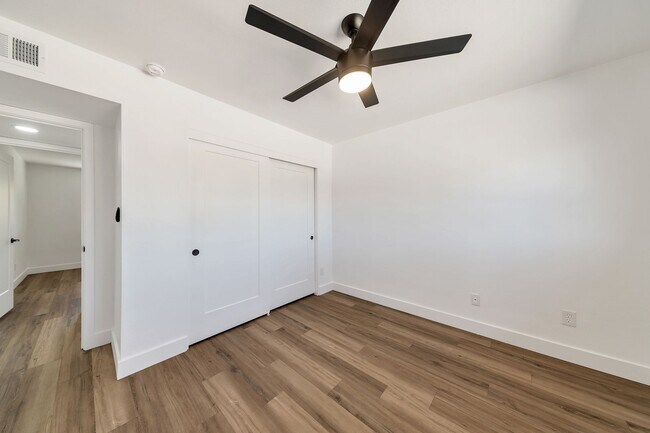 Building Photo - Remodeled 3 Bed 2 Bath 2 Car Garage Unfurnished 12 month lease with bonus room and AC in 2 car ga...