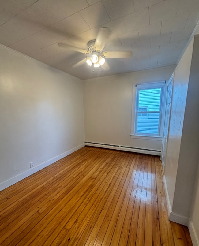 Building Photo - 90 Montaup St