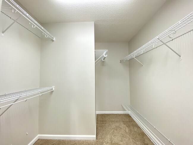 Building Photo - 346 Cresthaven Dr