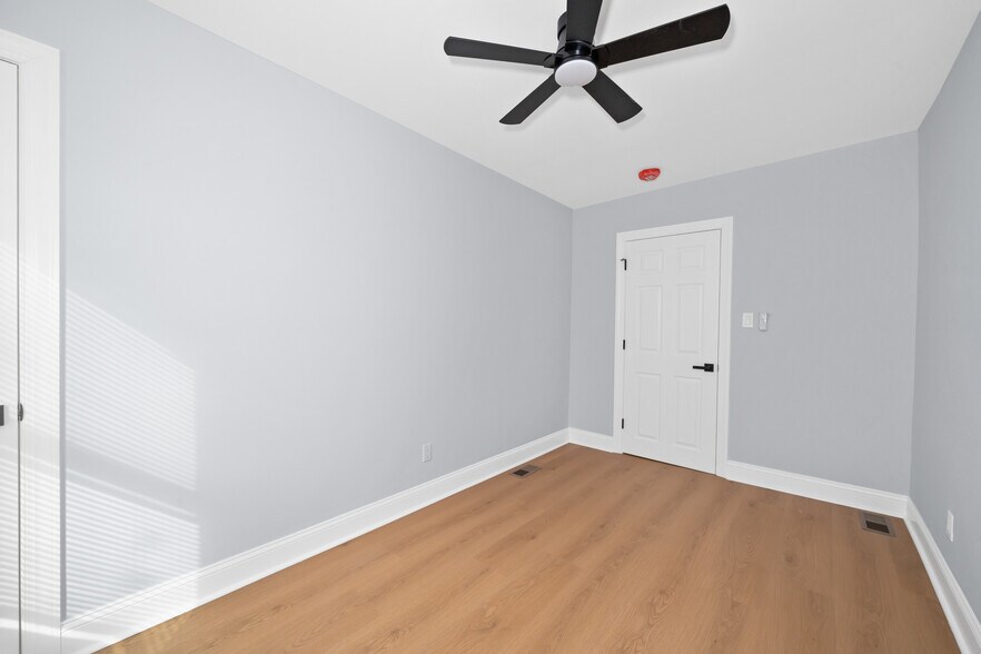 Building Photo - 504 W 26th St