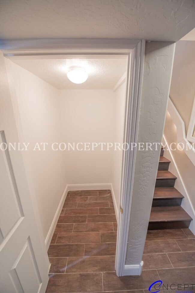 Building Photo - Attractive 4 Bed 3 Bathroom Home: Backing Park - 2 Car Garage