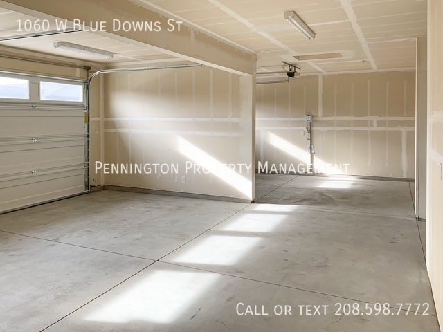 Building Photo - 1060 W Blue Downs St