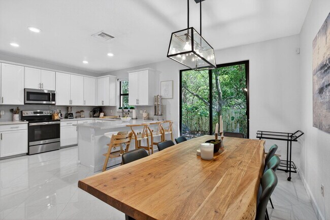 Building Photo - 4012 Devenshire Ct