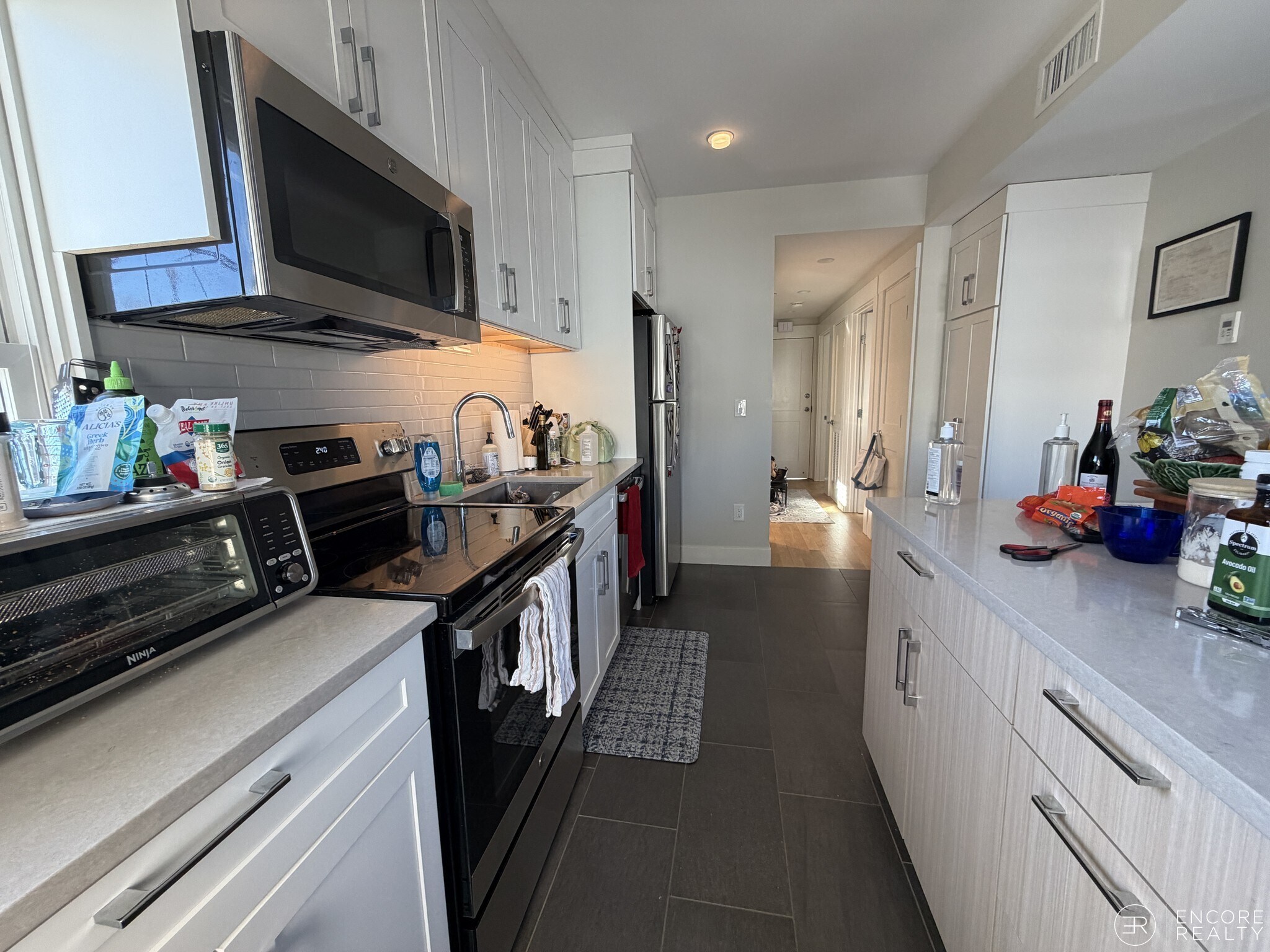 Building Photo - 208-210 Banks St. Unit 3