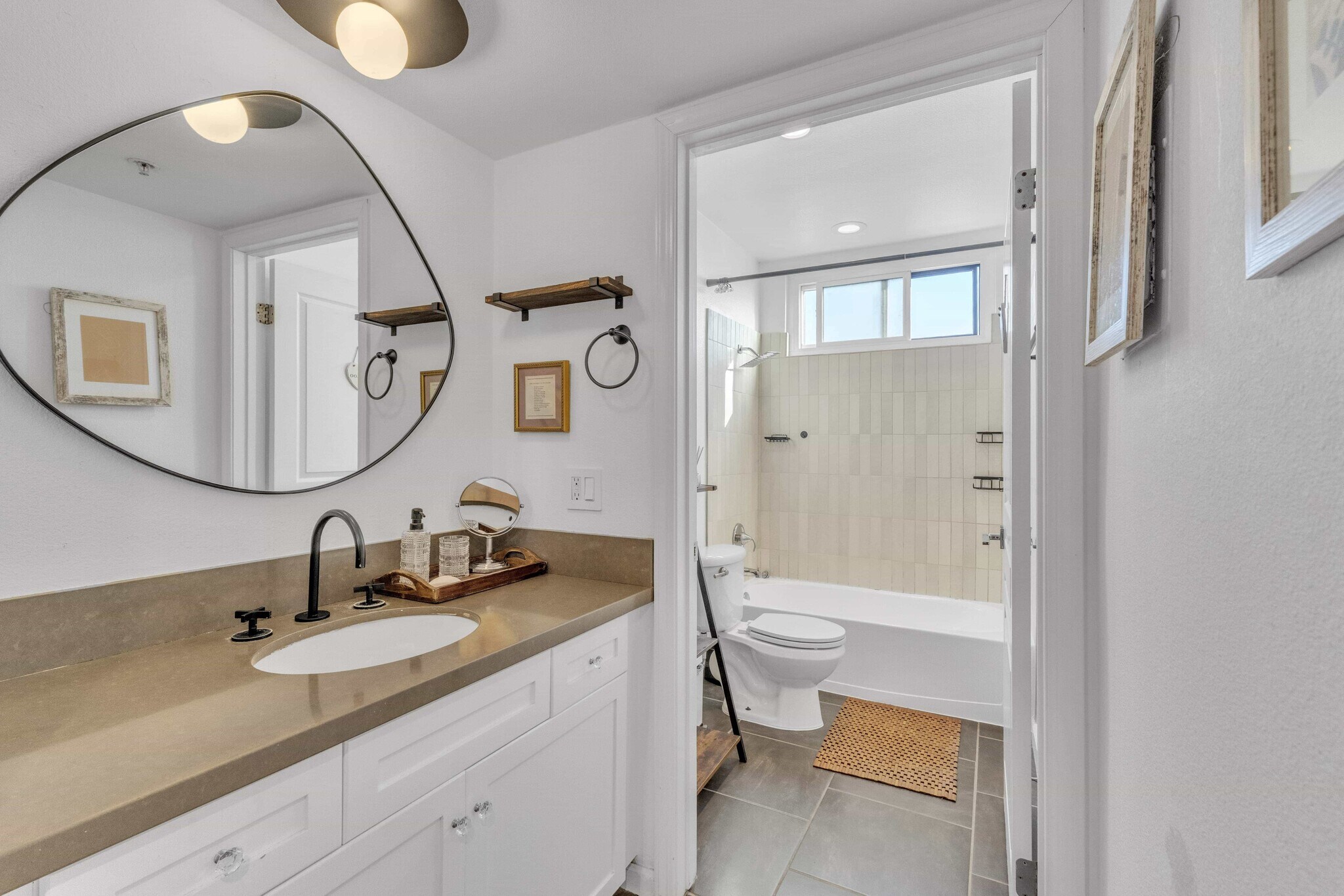 Building Photo - 7320 Hawthorn Ave