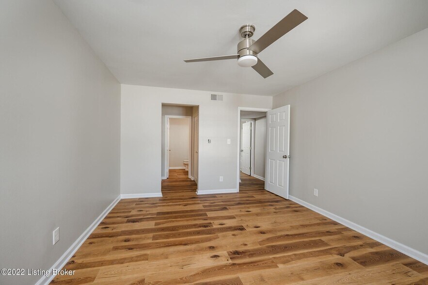 Building Photo - 411 Highwood Dr