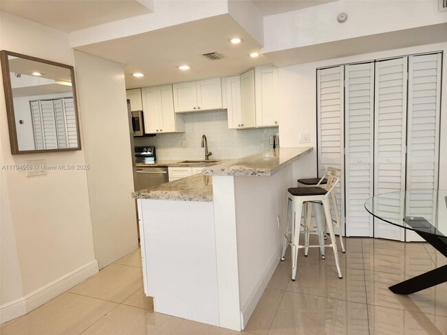 Building Photo - 5201 Orduna Dr