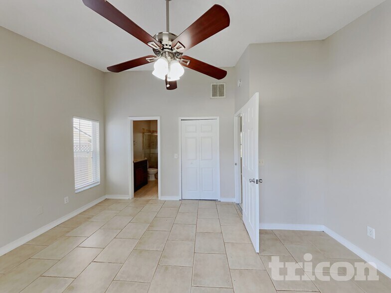 Building Photo - 2810 Manor Hill Drive Brandon FL