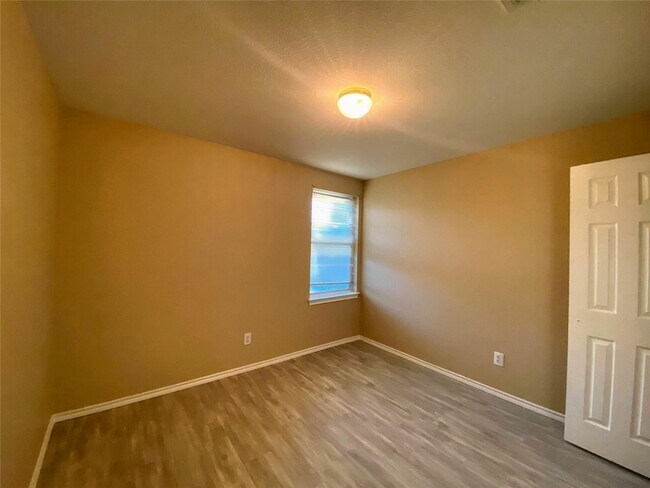 Building Photo - 1003 Sipapu Ct