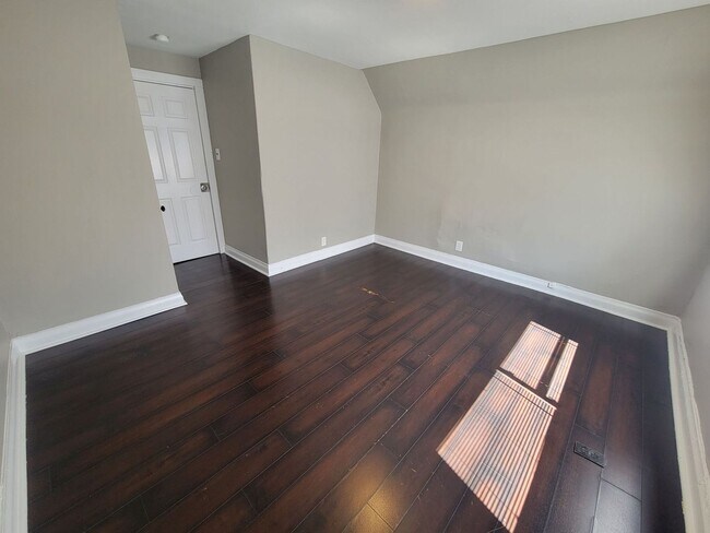 Building Photo - Prospect 558  (I2I)