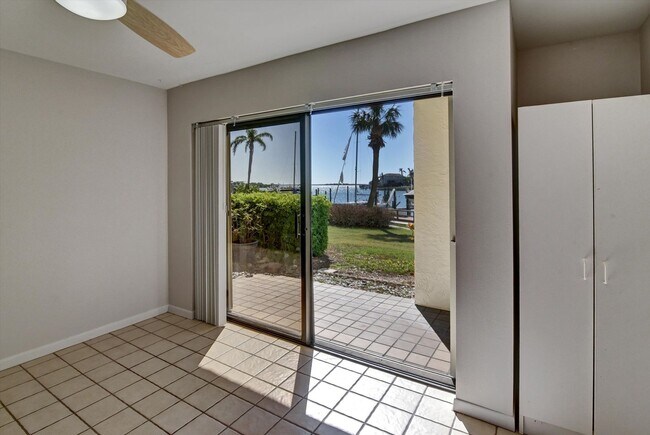 Building Photo - Gorgeous Updated Tierra Verde Annual Unfurnished Waterfront Condo 2/2 w/Garage
