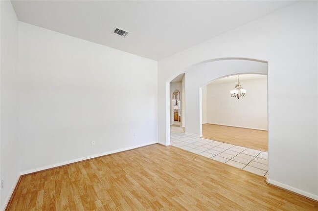 Building Photo - 1230 Heppner Dr
