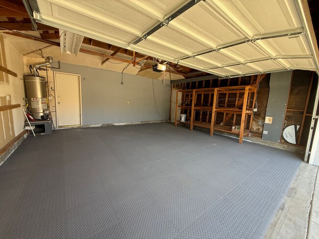 Building Photo - 4738 Summit Ave