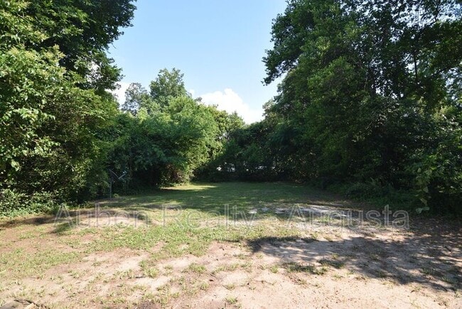 Building Photo - 2058 Battle Row