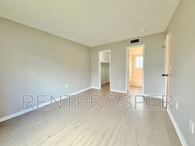 Building Photo - 3290 S Semoran Blvd