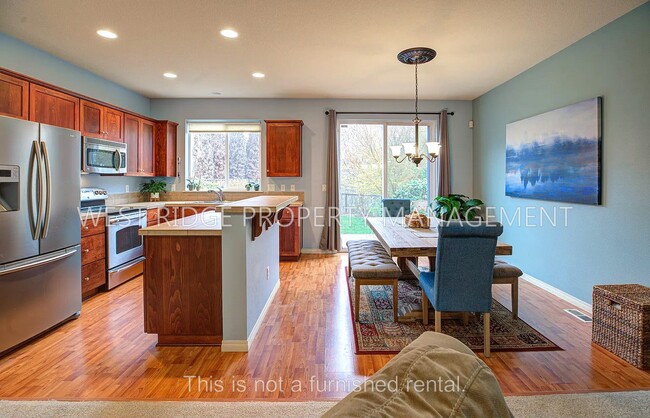 Building Photo - 3072 SE Kingswood Ave