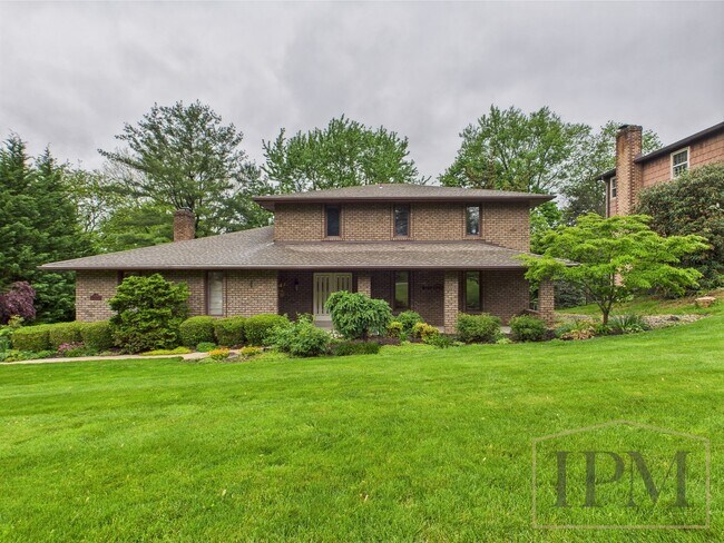 Building Photo - Fabulous 4 bedroom! York Suburban school d...