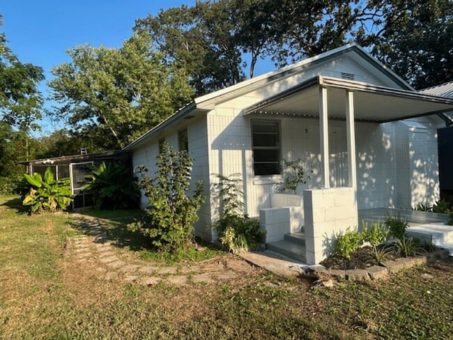 Building Photo - Call Property Manager Tonia Rollins at (50...