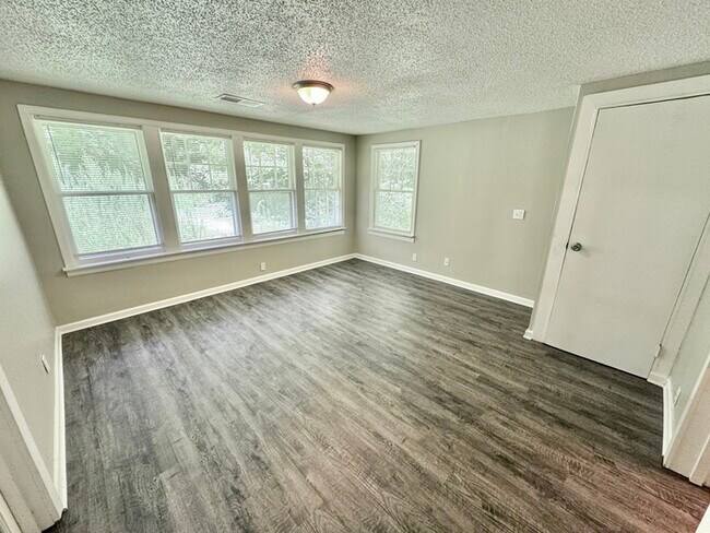 Building Photo - 791 Eyers Rd