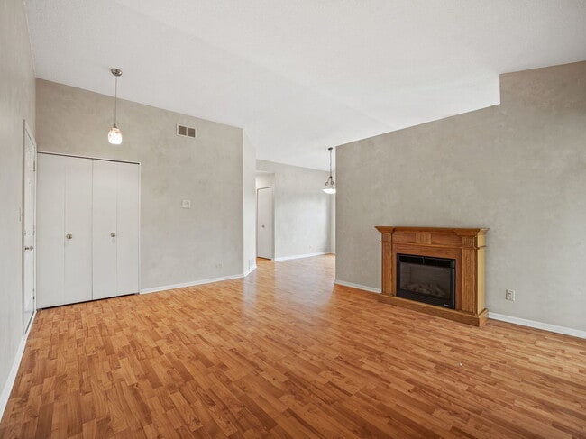 Building Photo - 216 Stoneybrook Ln