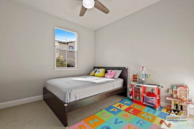 Building Photo - 232 Rochdale St