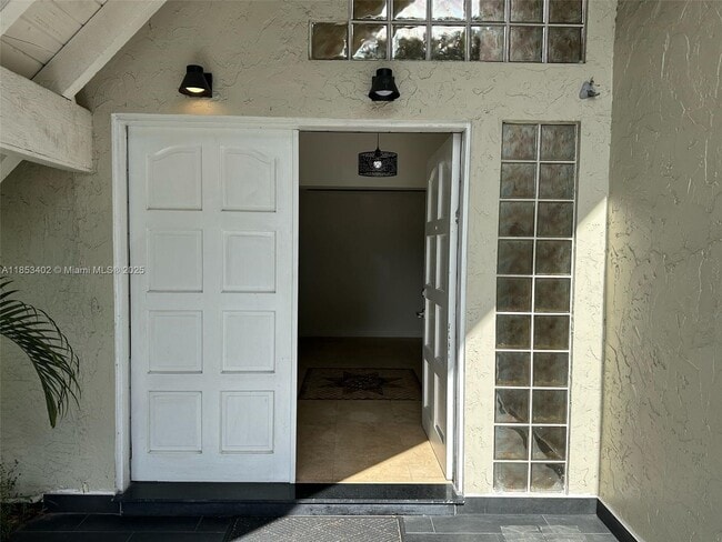 Primary Photo - 20605 NE 9th Ct